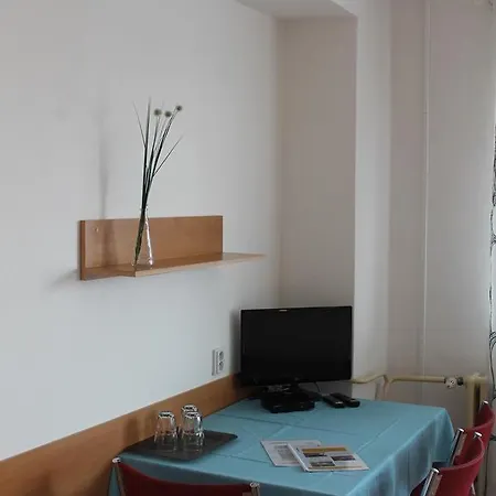 旅馆 游人旅馆 *